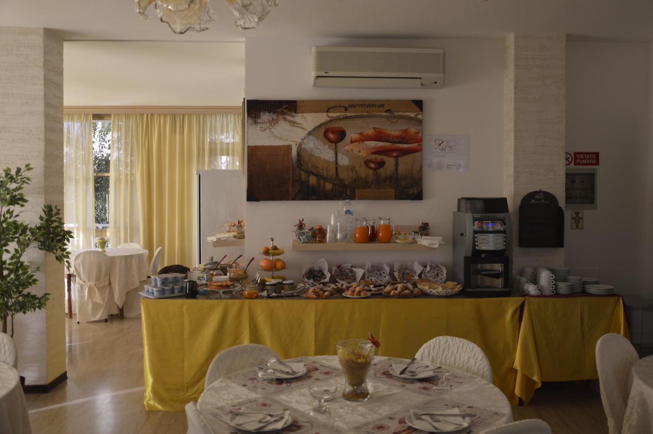 Hotel Fucsia Riccione Luaran gambar