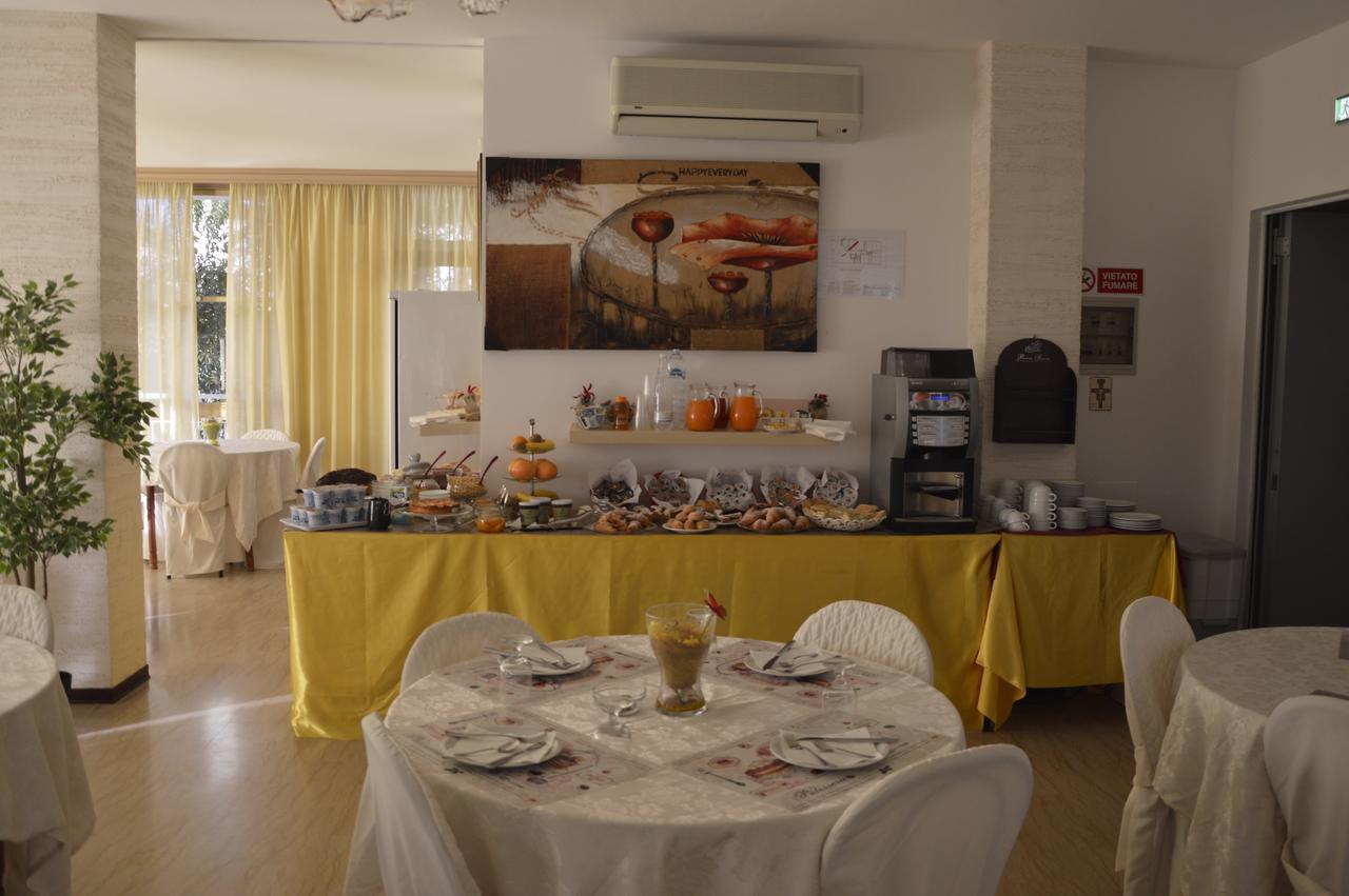 Hotel Fucsia Riccione Luaran gambar