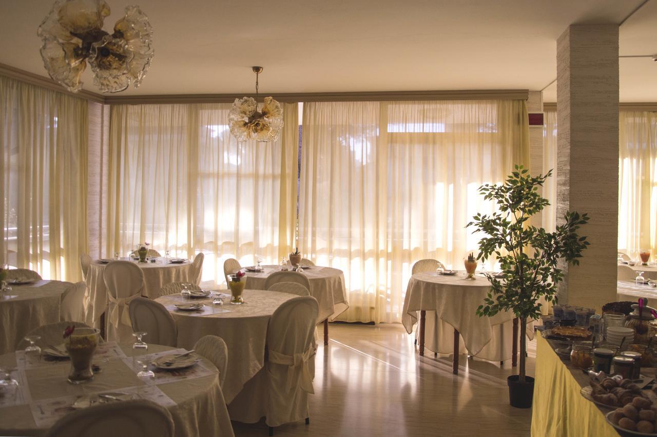 Hotel Fucsia Riccione Luaran gambar