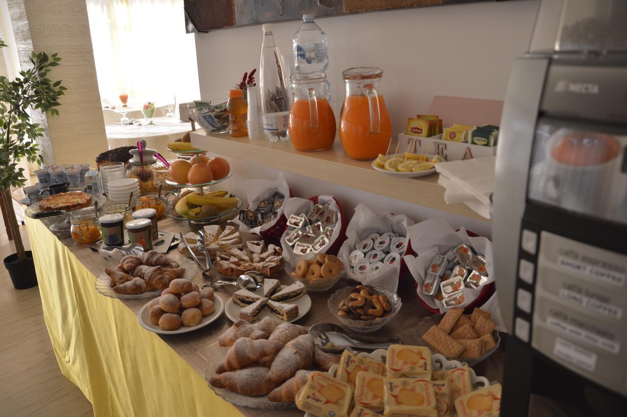 Hotel Fucsia Riccione Luaran gambar