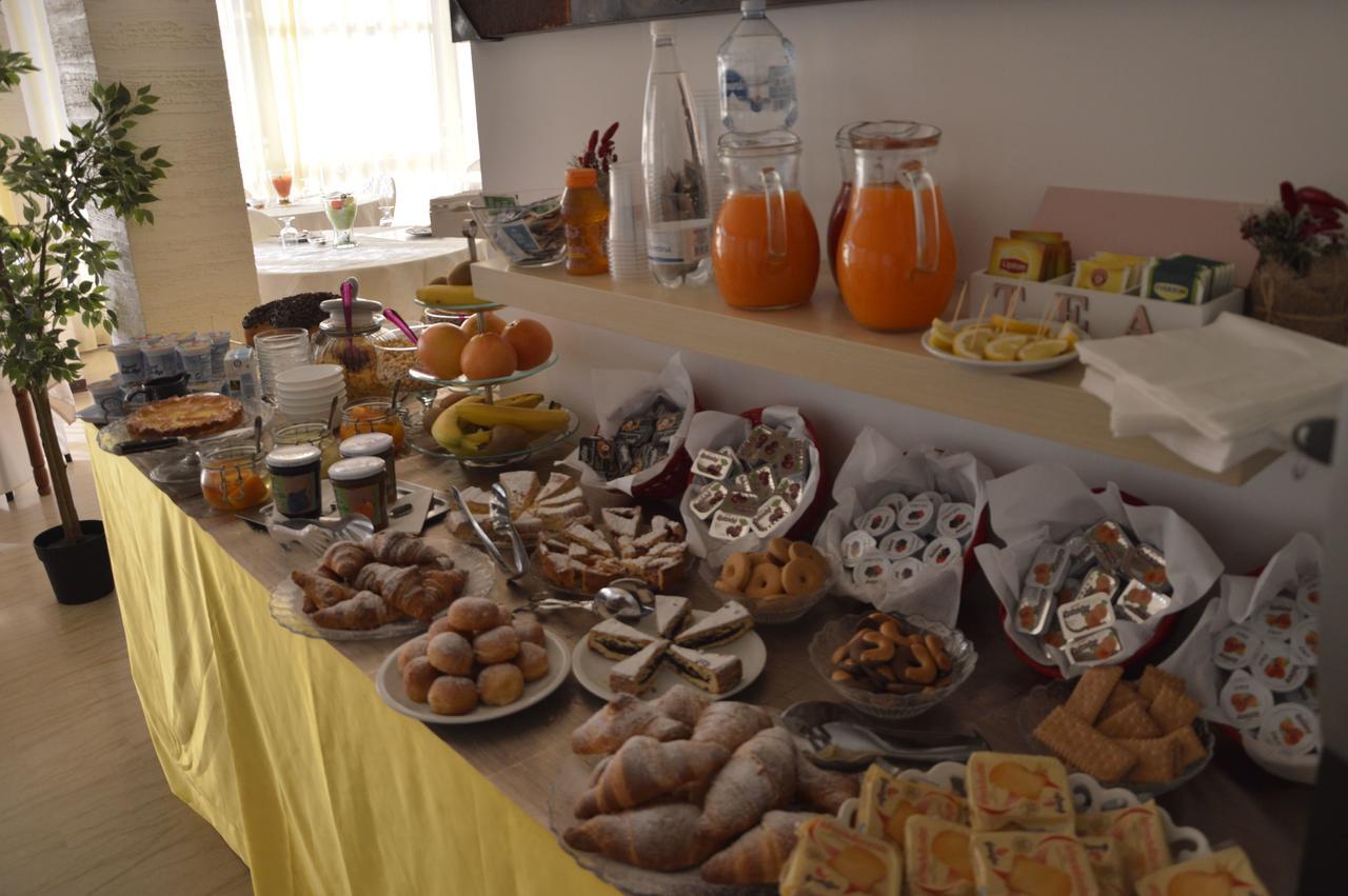 Hotel Fucsia Riccione Luaran gambar