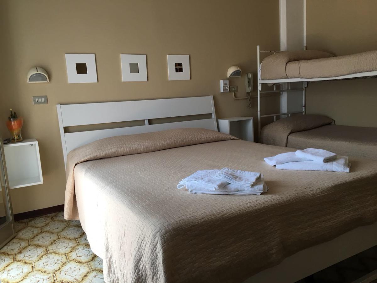 Hotel Fucsia Riccione Luaran gambar