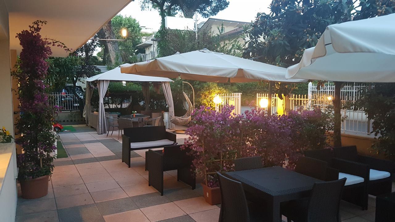 Hotel Fucsia Riccione Luaran gambar