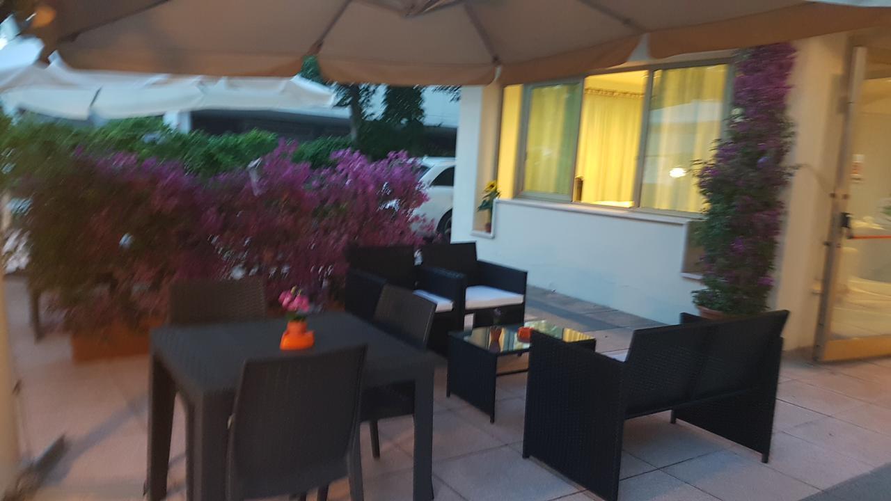 Hotel Fucsia Riccione Luaran gambar