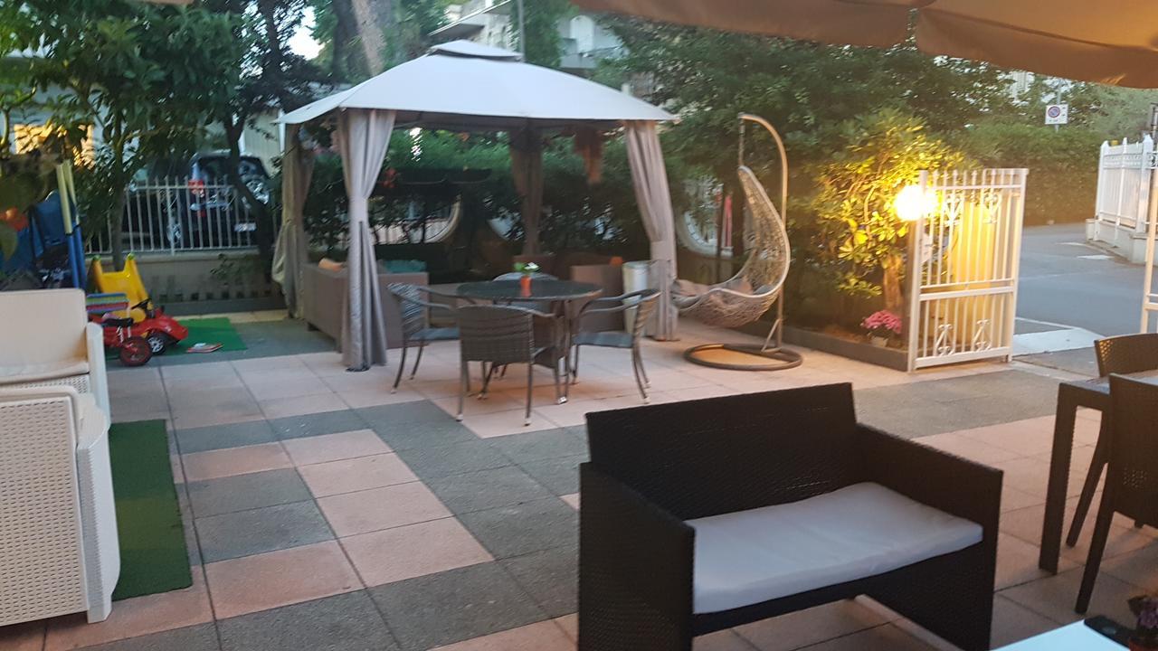 Hotel Fucsia Riccione Luaran gambar