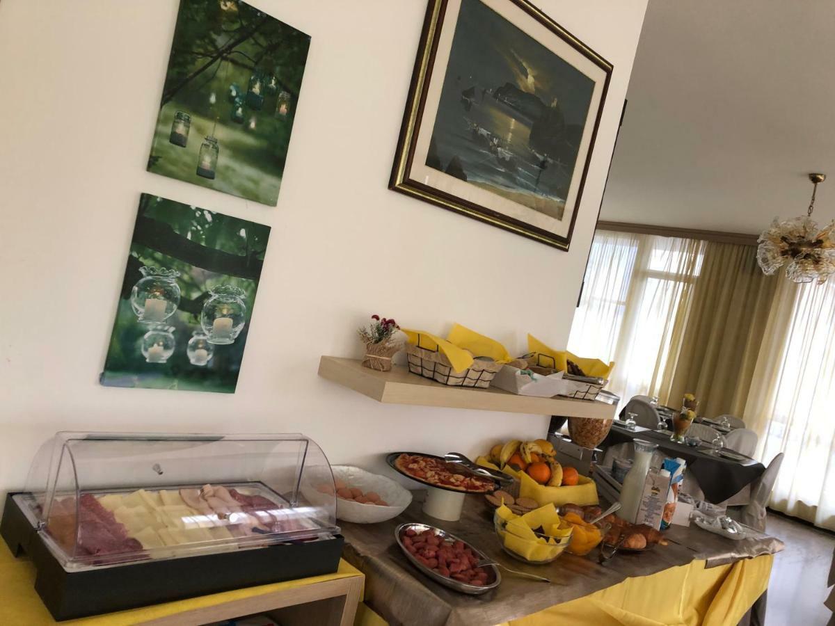 Hotel Fucsia Riccione Luaran gambar