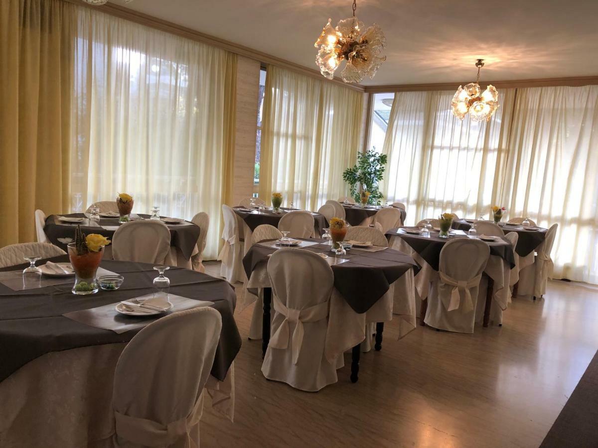 Hotel Fucsia Riccione Luaran gambar